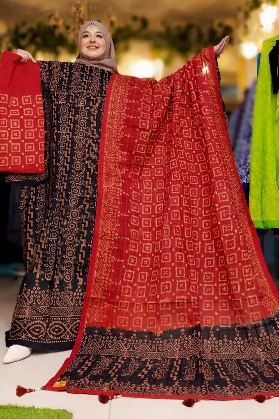 আড়াই হাত বহরের অরগেন্ডি ওড়না থ্রি পিস ( Gondola )